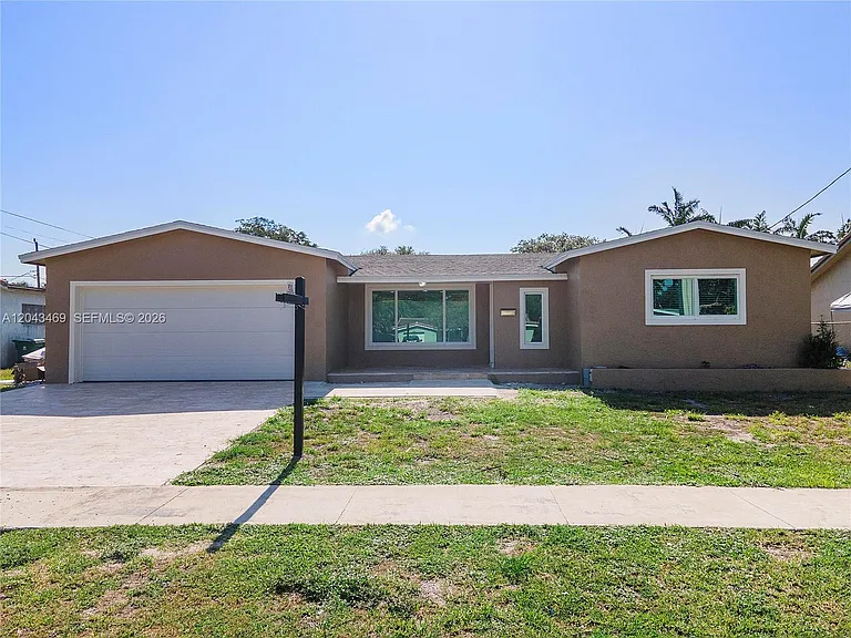 4914 SW 90th Ave — Photo 1