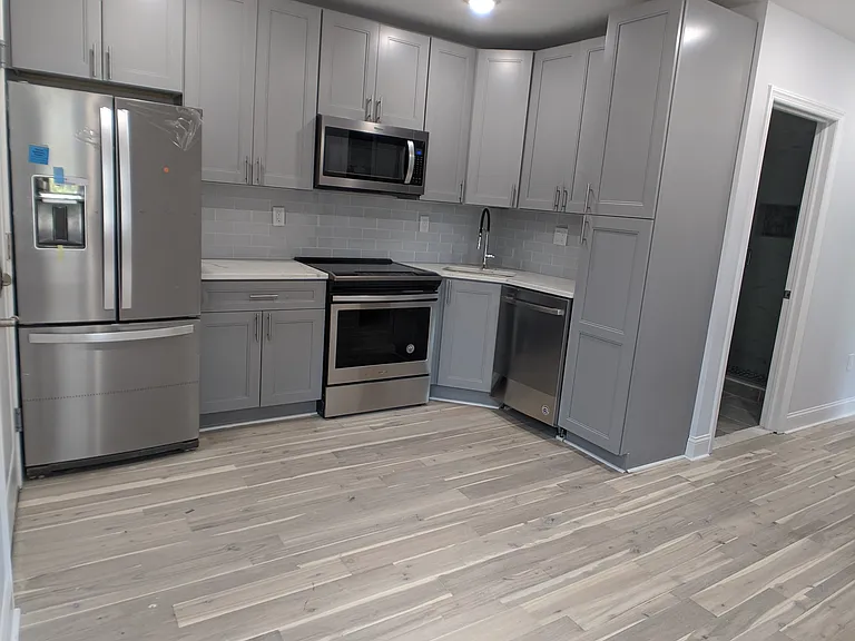 717 Walnut St #4R — Photo 1