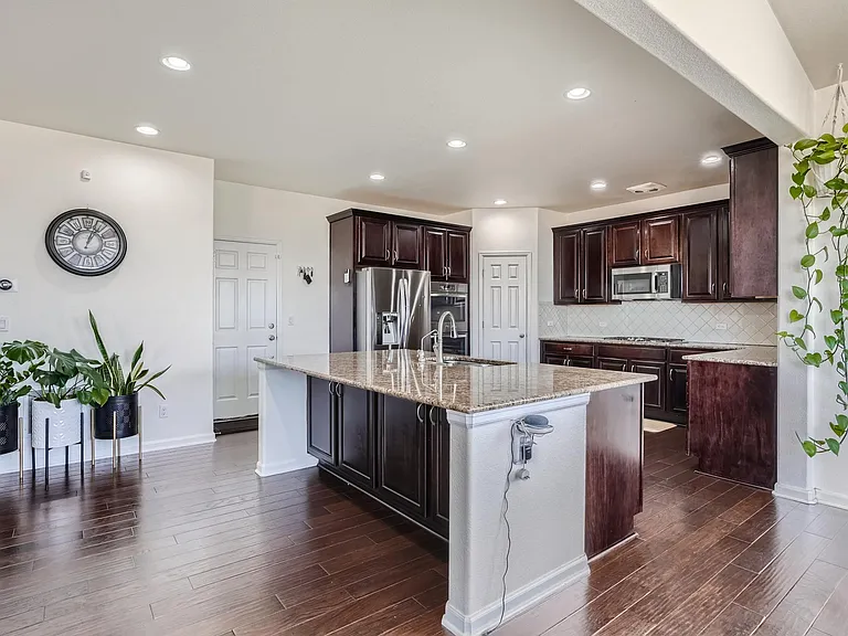 10748 Worthington Cir — Photo 3
