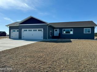 704 Valley View Cir, Milbank, SD 57252