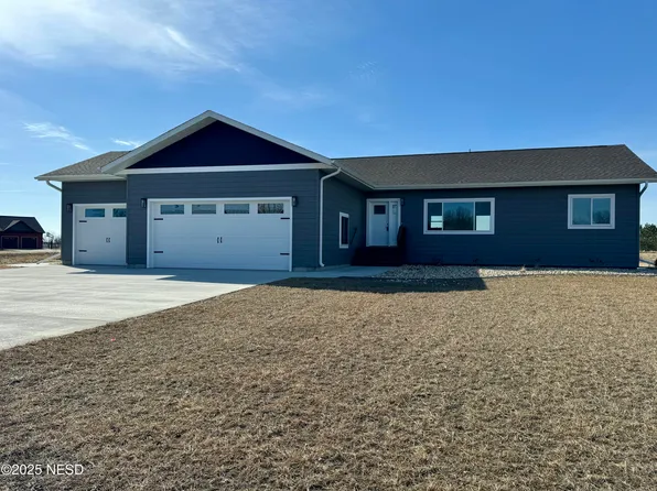 704 Valley View Cir, Milbank, SD 57252