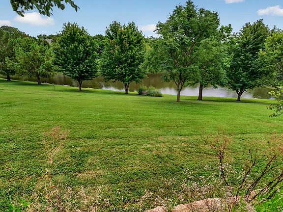 5th image of 1804 Foxfire Dr