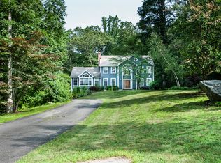 8 Aspen Ln, Sandy Hook, CT 06482