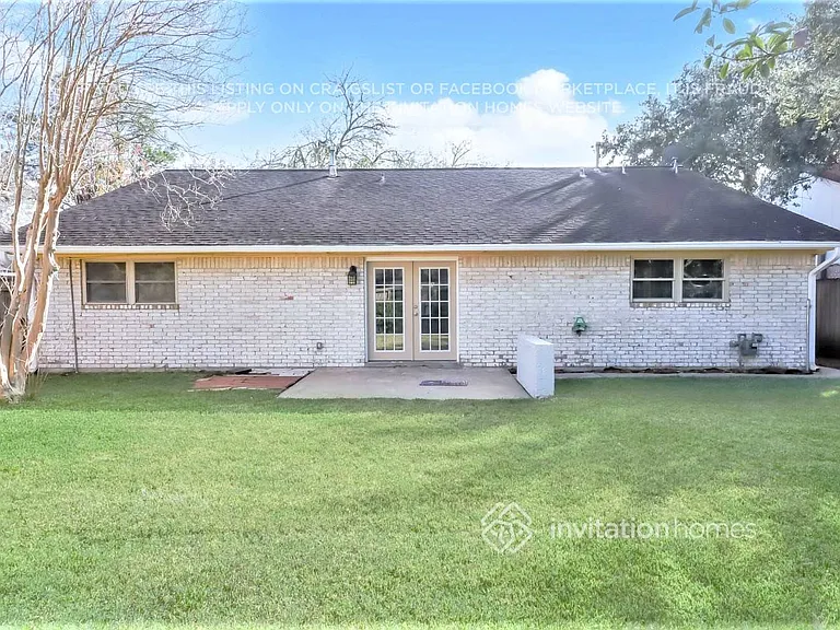 2104 Yorktown Ct N — Photo 14