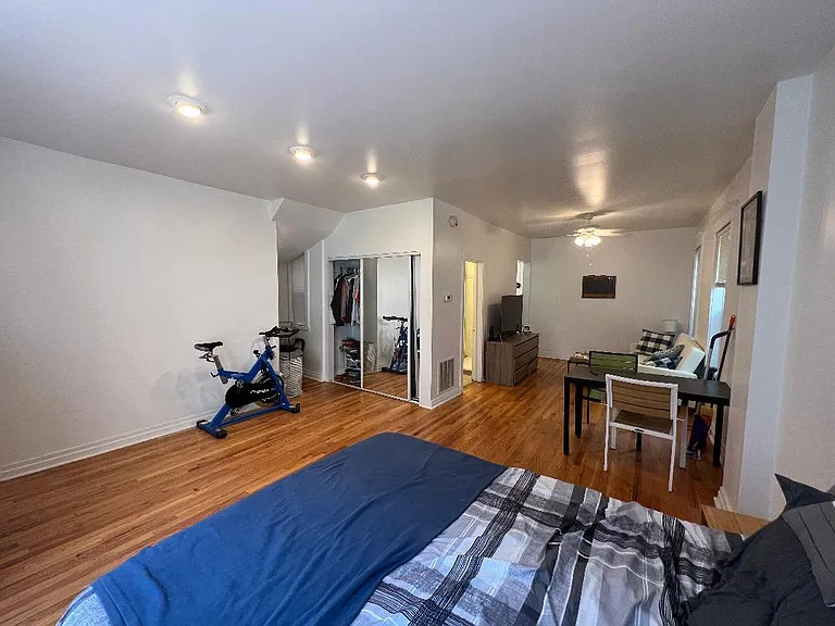 852 W Diversey Pkwy #1R — Photo 3