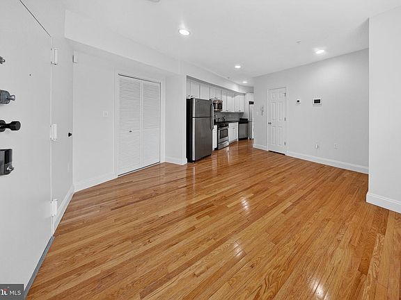 2nd image of 1629 L St NE APT 202