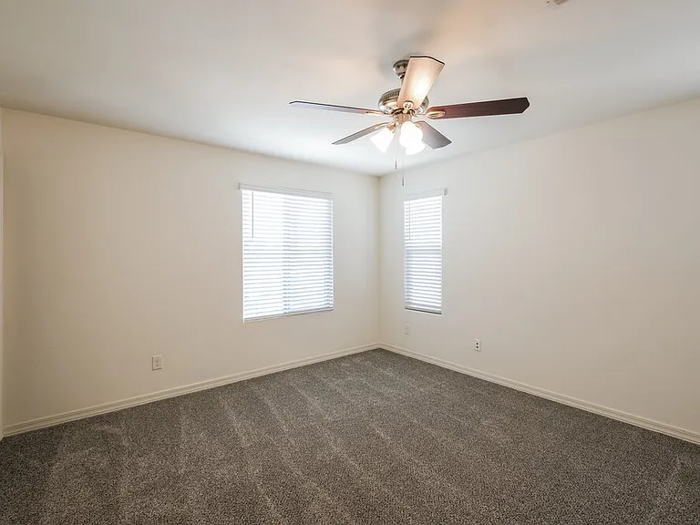 3815 S 58th Ln — Photo 11