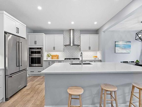 4th image of 338 N Magnolia Way SE