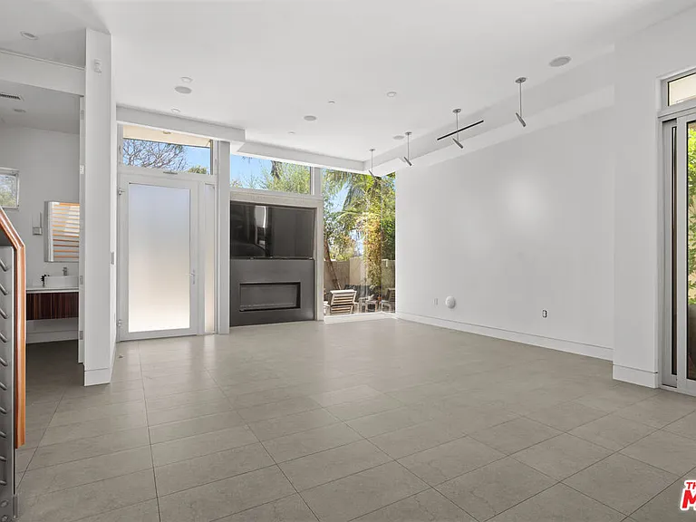 1217 Cabrillo Ave — Photo 9