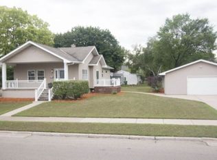 832 N Henry St, Green Bay, WI 54302