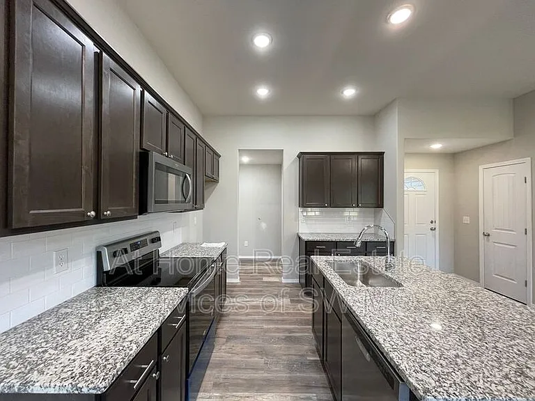 353 Rabbit Run St — Photo 4