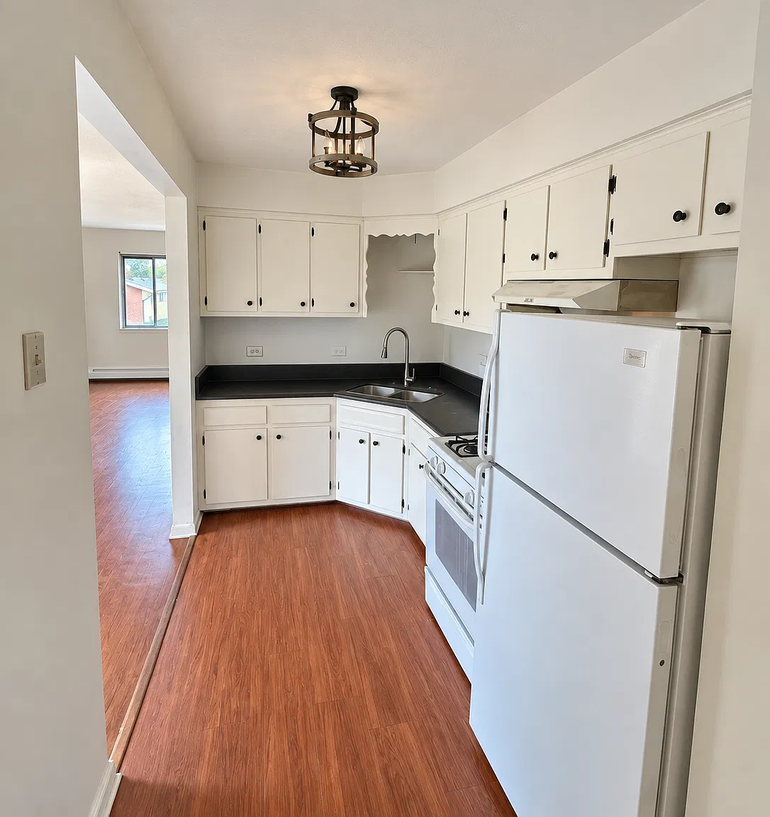 11032 S Kilbourn Ave — Photo 2