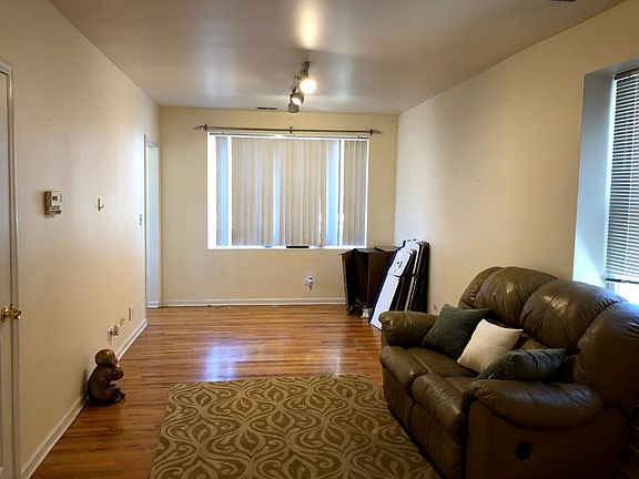 3rd image of 2345 W Barry Ave APT 1