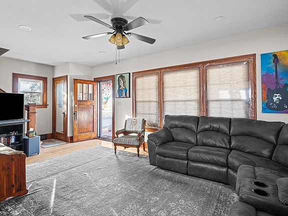 4th image of 4202 10th Ave