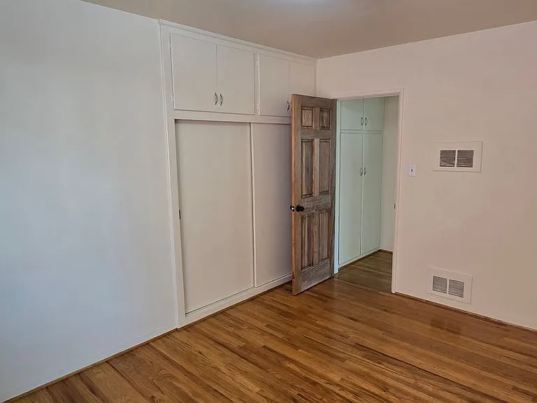 500-502 E Cypress Ave — Photo 14