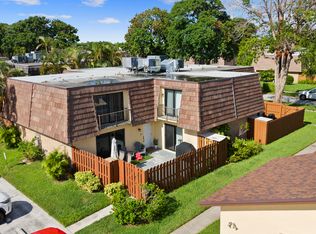 522 Springdale Cir, Palm Springs, FL 33461