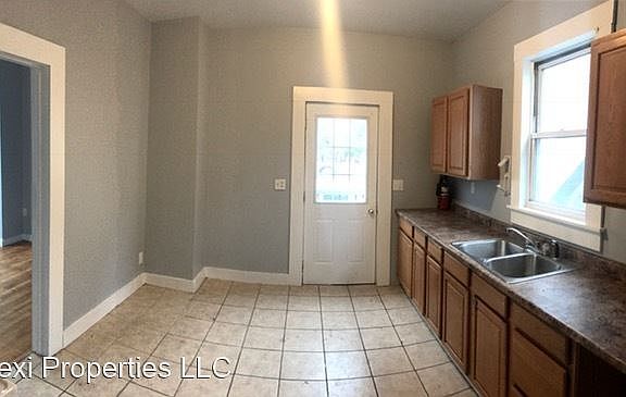 4th image of 89 Clinton Ave