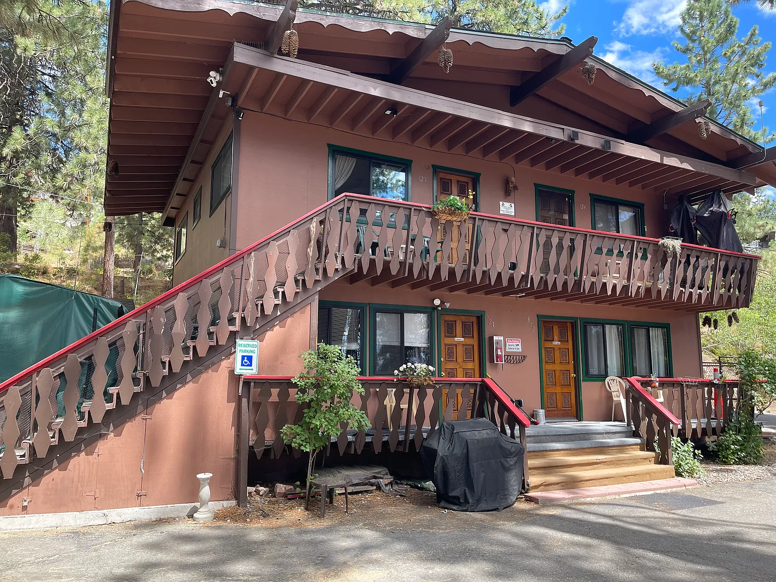 1 bed, 425 sqft, $2,050 — Photo 1