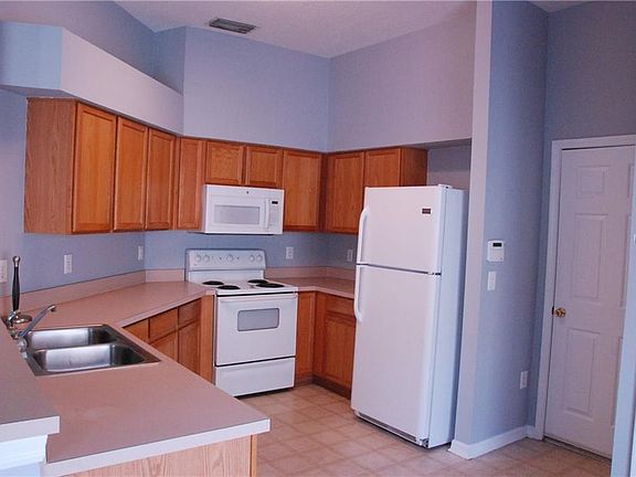 5th image of 511 Lindsay Anne Ct