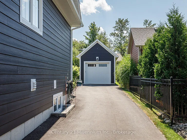 103 White Oak Cres — Photo 38