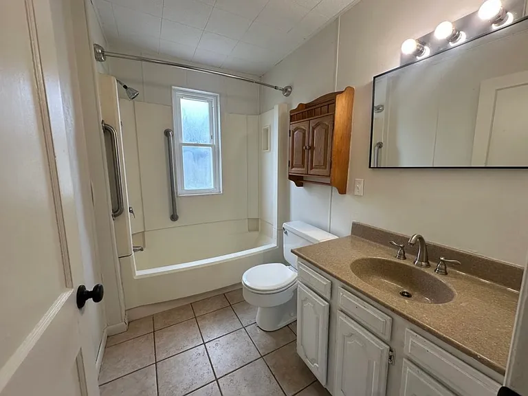612 E Pierce St — Photo 7