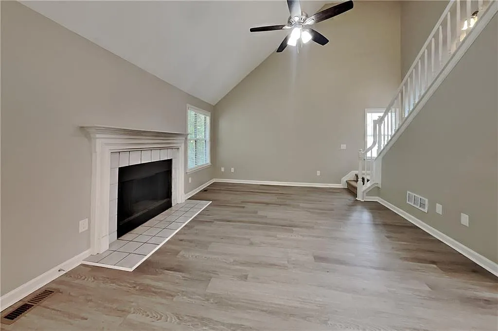 4 bed, 3.5 bath, 2558 sqft, $2,800 — Photo 2
