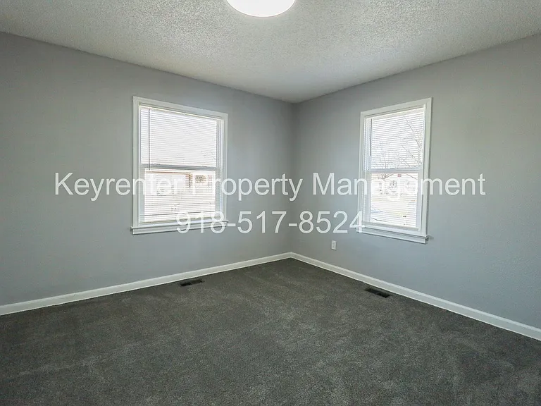5330 W 2nd St — Photo 22