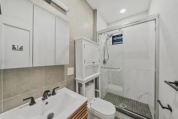 Rented by Blue Sky Management NY Inc | media 22