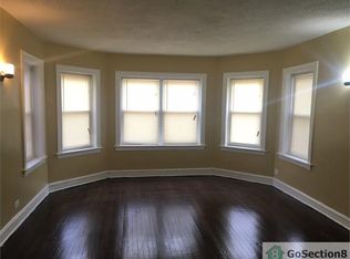 6902 S Paxton Ave, Chicago, IL 60649