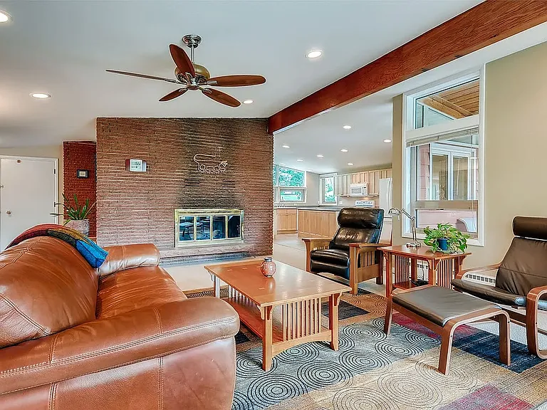 1375 Normandy Rd — Photo 11
