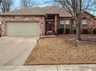 1783 N Glenbrook Pl, Fayetteville, AR 72701