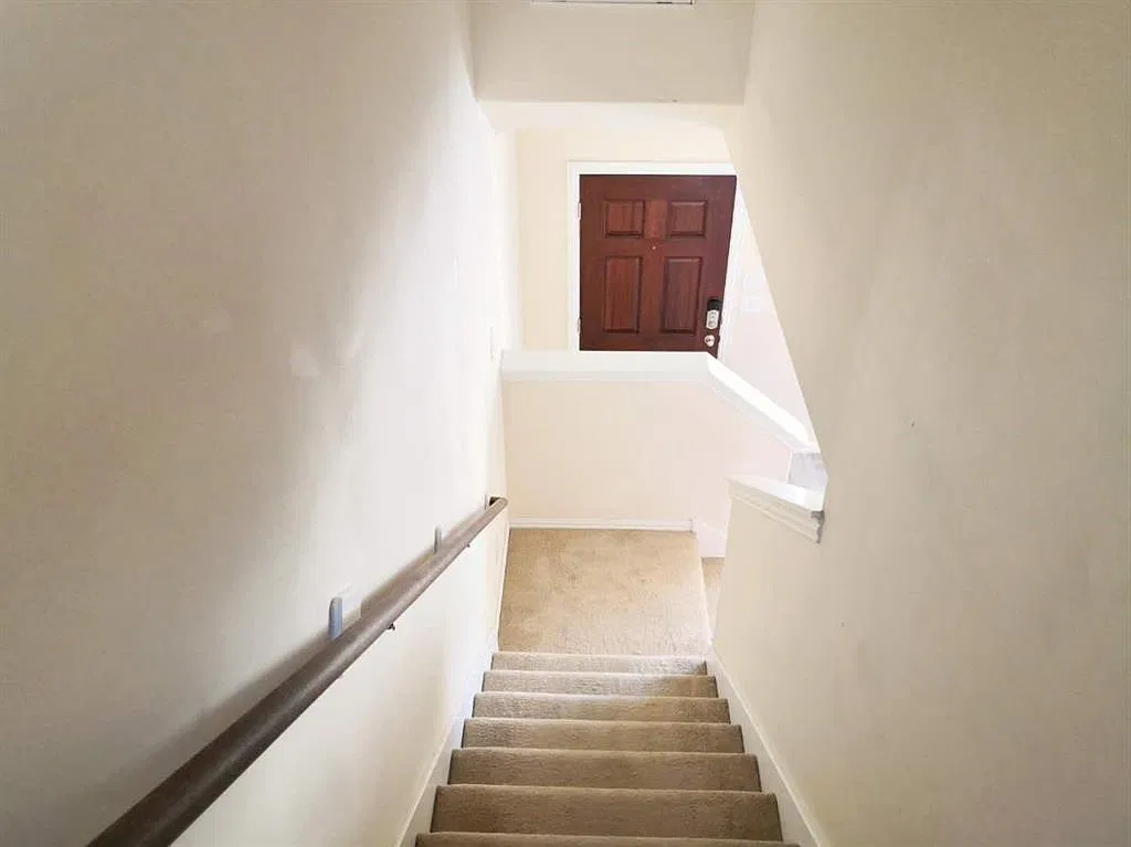 3 bed, 2.5 bath, 2062 sqft, $2,100 — Photo 3