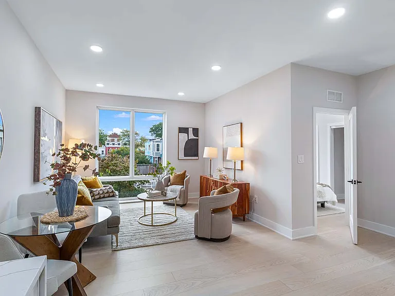 Paxton Park Apartments — Photo 8