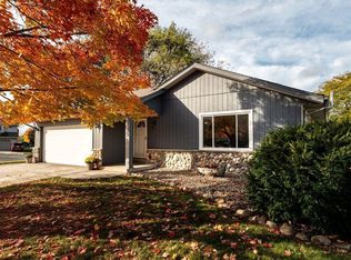 8149 S White Oak Dr, Oak Creek, WI 53154