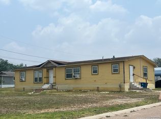 109 Rosa St, Three Rivers, TX 78071