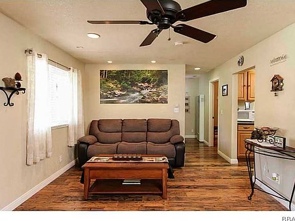 4th image of 828 Angeles Blvd