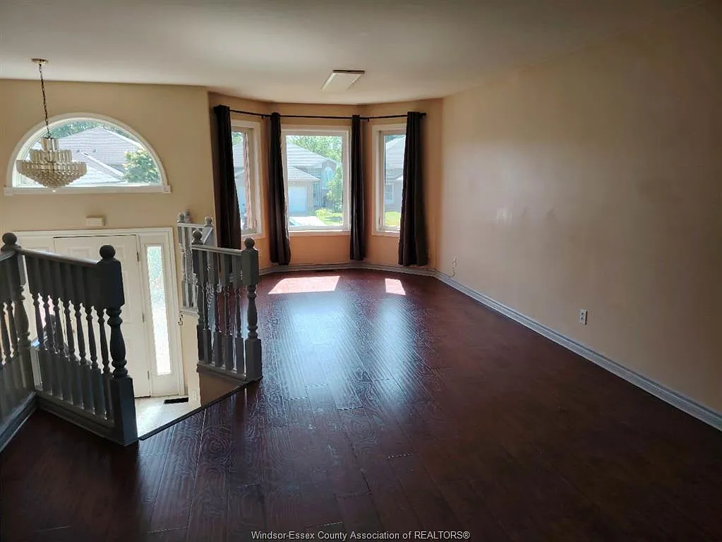 5 bed, $3,200 — Photo 2