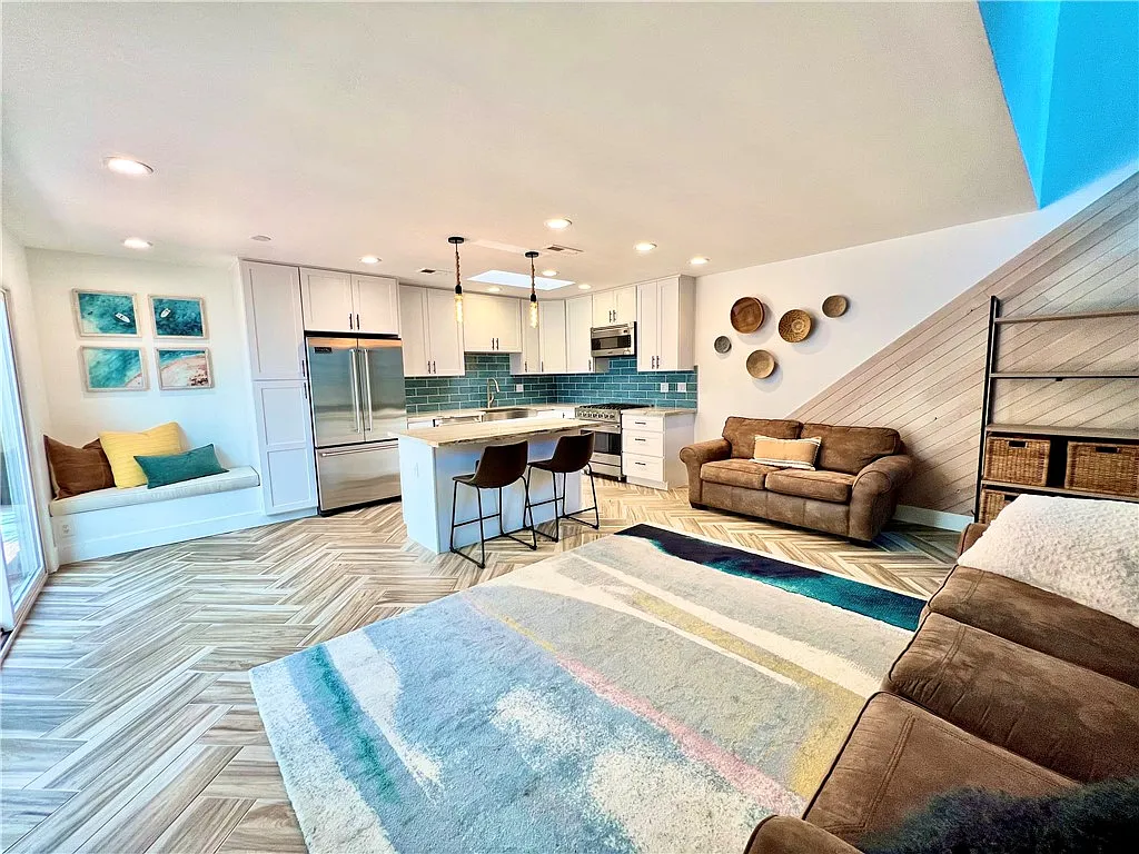 2 bed, 1.5 bath, 1066 sqft, $4,995 — Photo 4