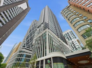238 Simcoe St #803, Toronto, ON M5T 0E2