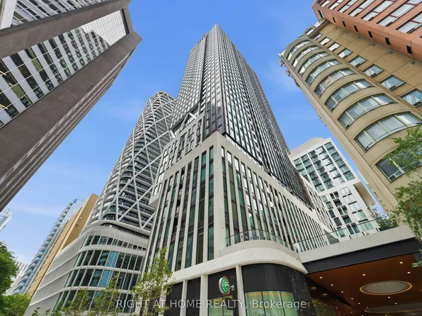238 Simcoe St #803, Toronto, ON M5T 0E2