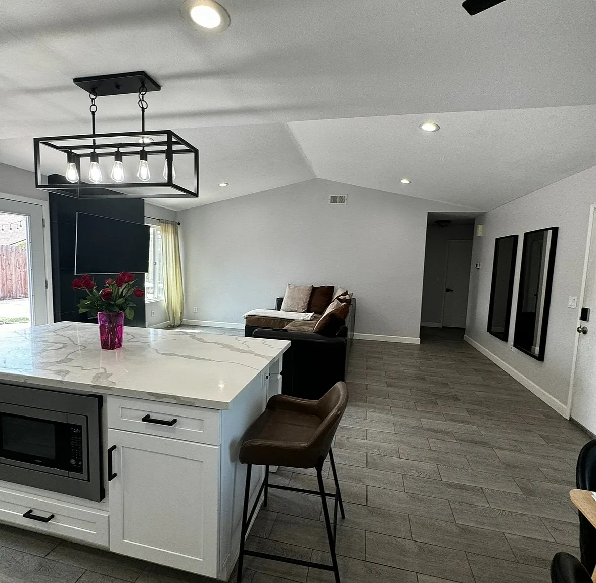 3 bed, 1164 sqft, $4,100 — Photo 4