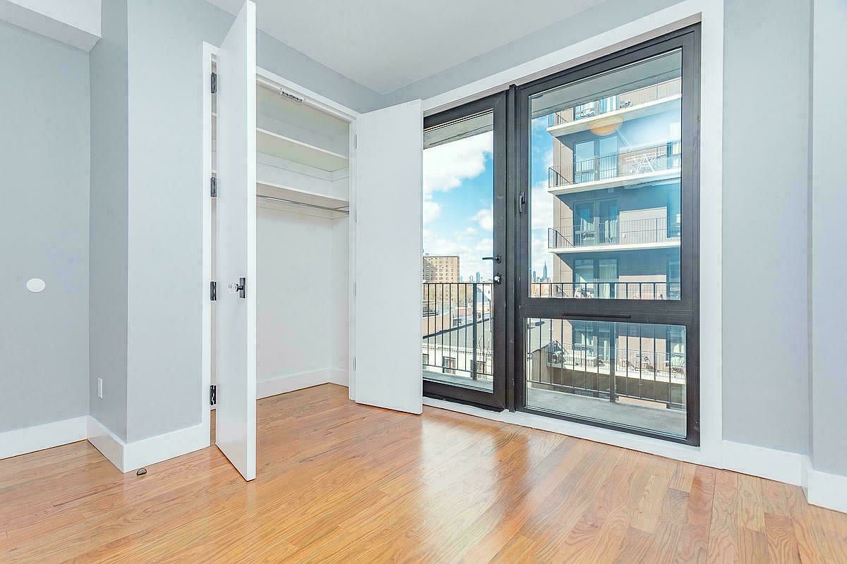 1000 Flushing Ave 710