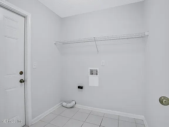 353 Maplewood Dr — Photo 17