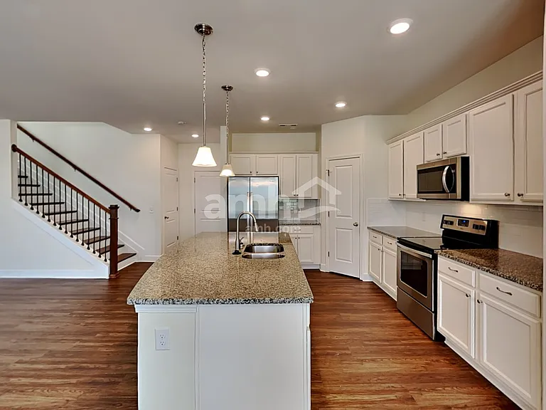5063 Trailwater Dr — Photo 4