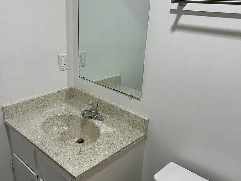 1010 Wellington Dr — Photo 8