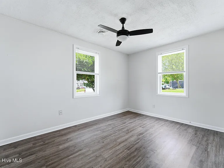 1218 Davis St — Photo 10