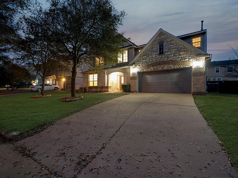 185 Hometown Pkwy — Photo 3