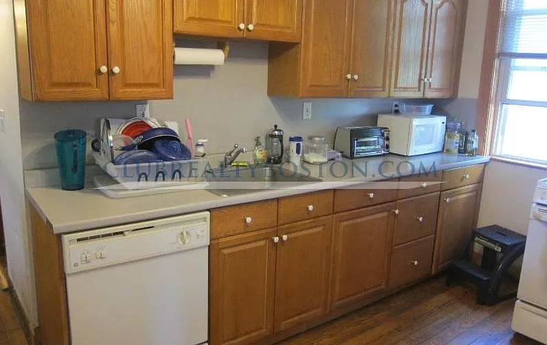 4 bed, 2.0 bath, $4,100 — Photo 3
