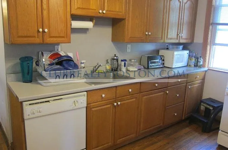 346 Faneuil St #2 — Photo 3