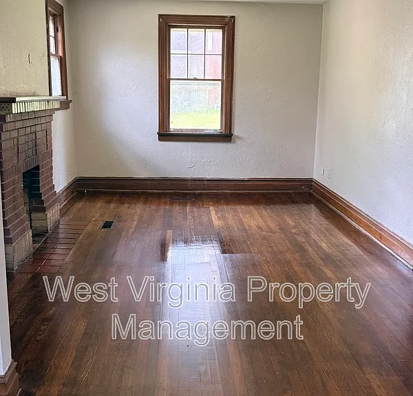 102 Temple St — Photo 4